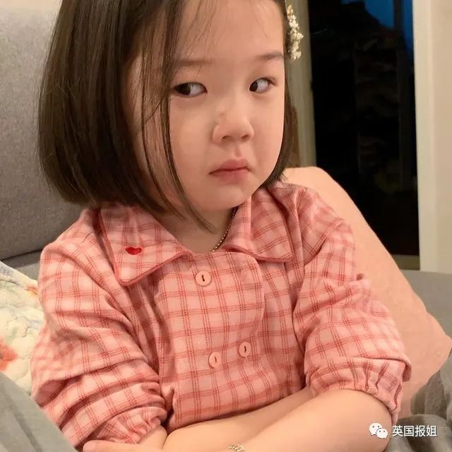 火遍全网的表情包小女孩凭可爱萌翻所有人骗我生女儿