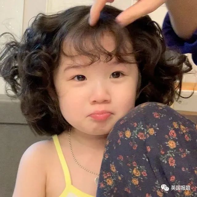 火遍全网的表情包小女孩凭可爱萌翻所有人骗我生女儿