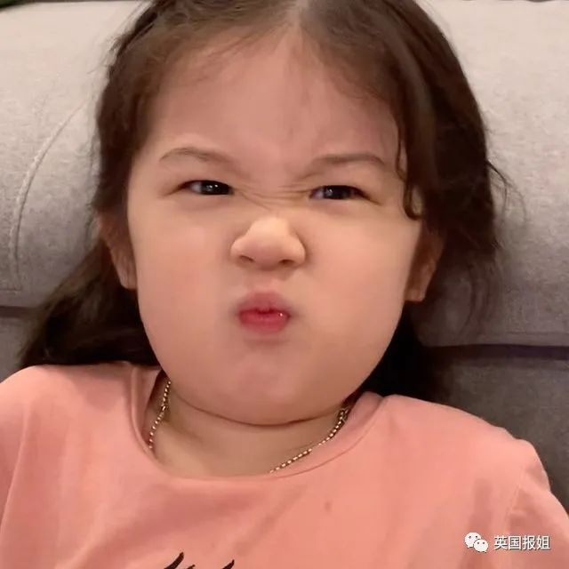 火遍全网的表情包小女孩凭可爱萌翻所有人骗我生女儿