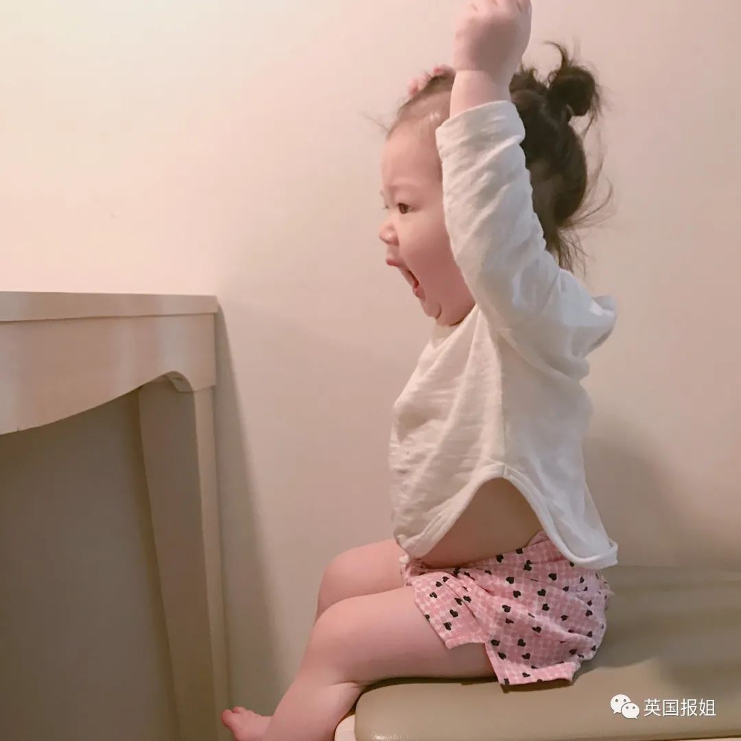 火遍全网的表情包小女孩凭可爱萌翻所有人骗我生女儿