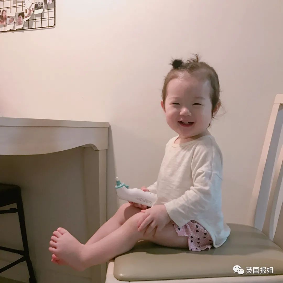 火遍全网的表情包小女孩凭可爱萌翻所有人骗我生女儿