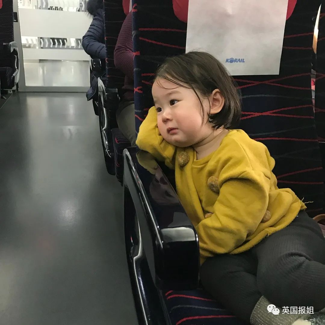 火遍全网的表情包小女孩凭可爱萌翻所有人骗我生女儿