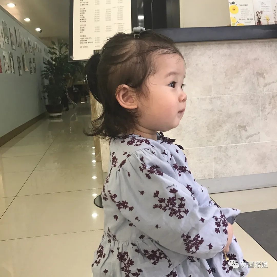 侧脸也是卡通级别.看这个露齿一笑,是有在好好保护牙齿的小朋友.