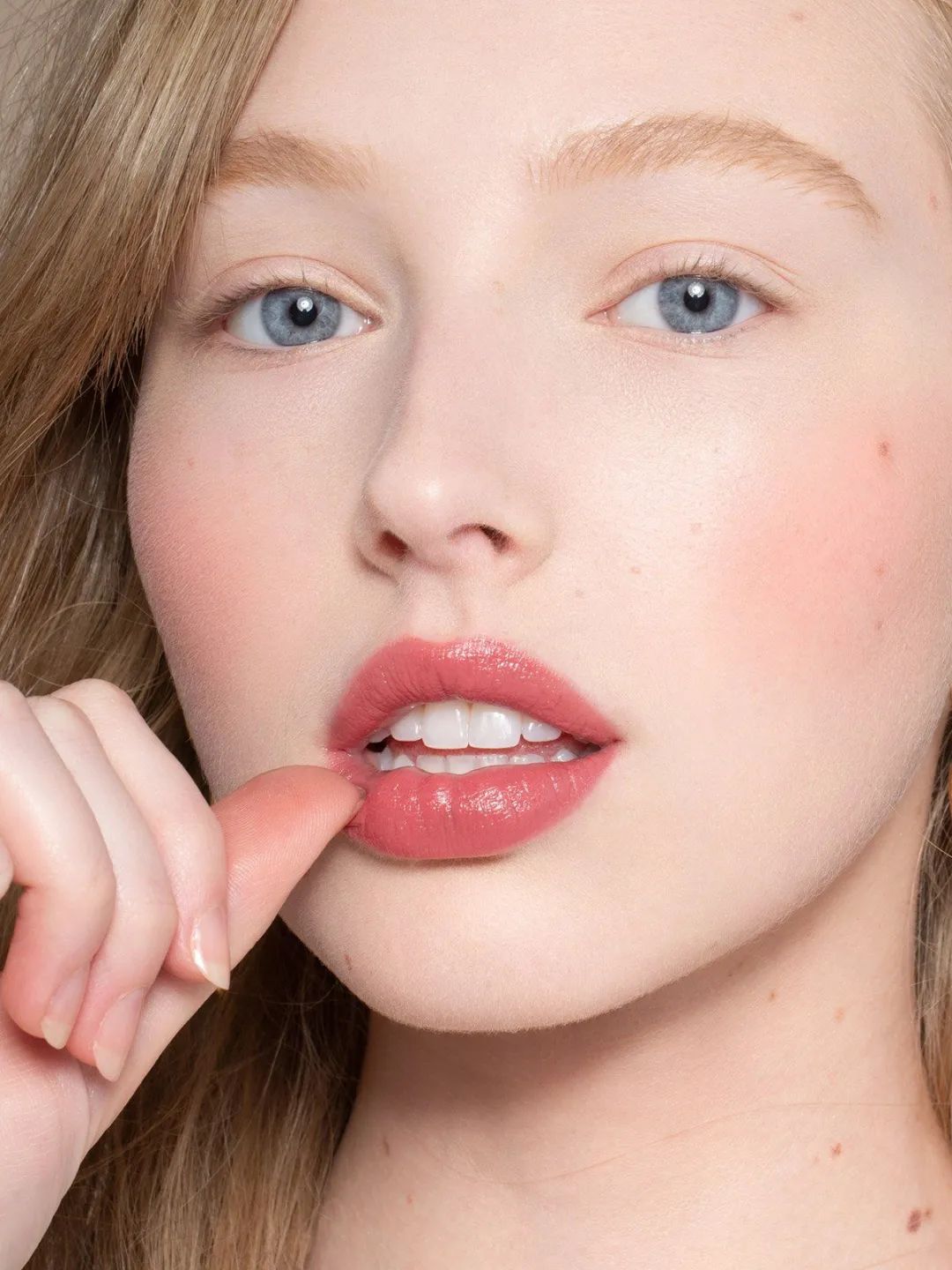 唇妆总画得不尽如人意 这本 唇部百科 请收好 手机新浪网