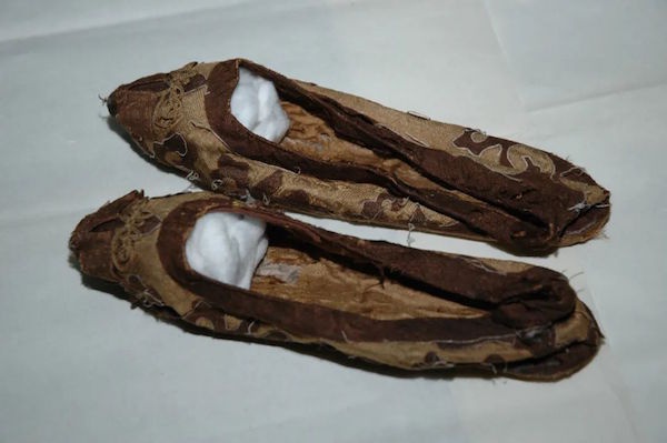 从吴越王后裔钱裕墓出土文物看元代"豪门富户"