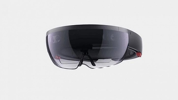 ▲2015年上市的微软AR头显HoloLens 1