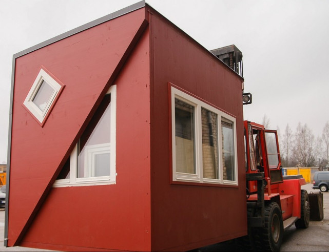 近日由拉脱维亚一家公司制造的折叠房屋投入生产,令人惊叹的是,这些