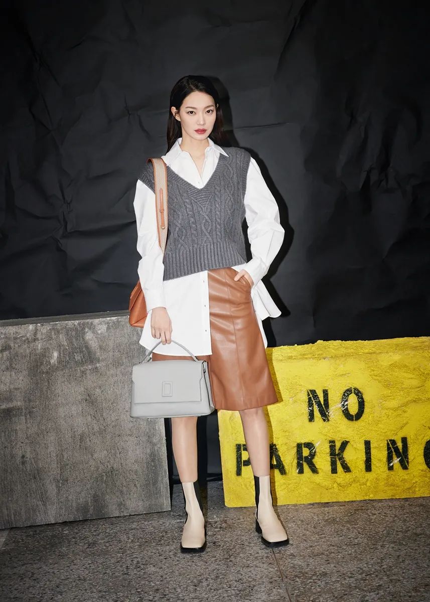 韩国美女申敏儿穿性感红裙彰显婀娜多姿性感好身材