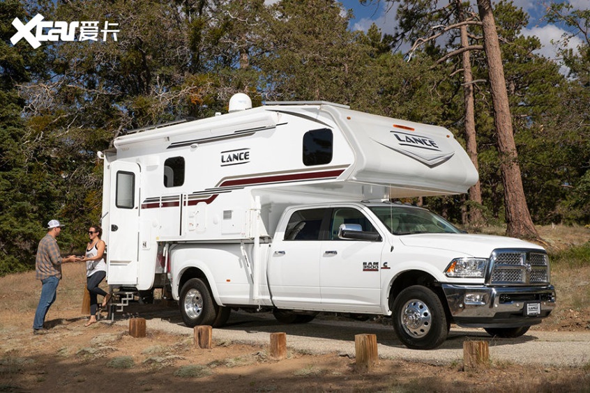 最便宜的自行房车 五菱之光ev和长安跨越星ev5哪个更值得购买