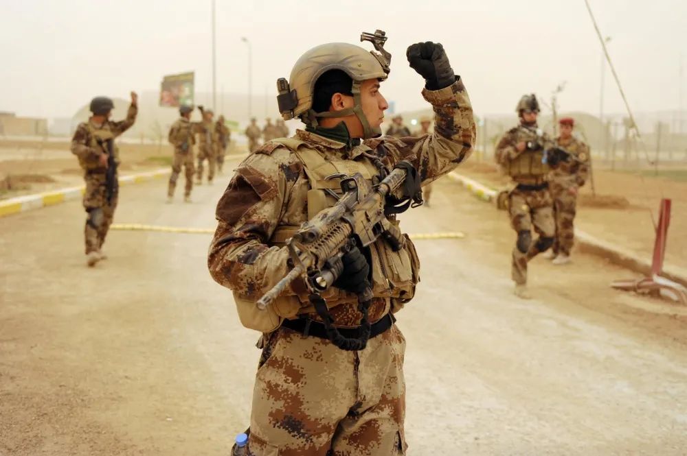 no!伊拉克部队穿上了中国荒漠迷彩!