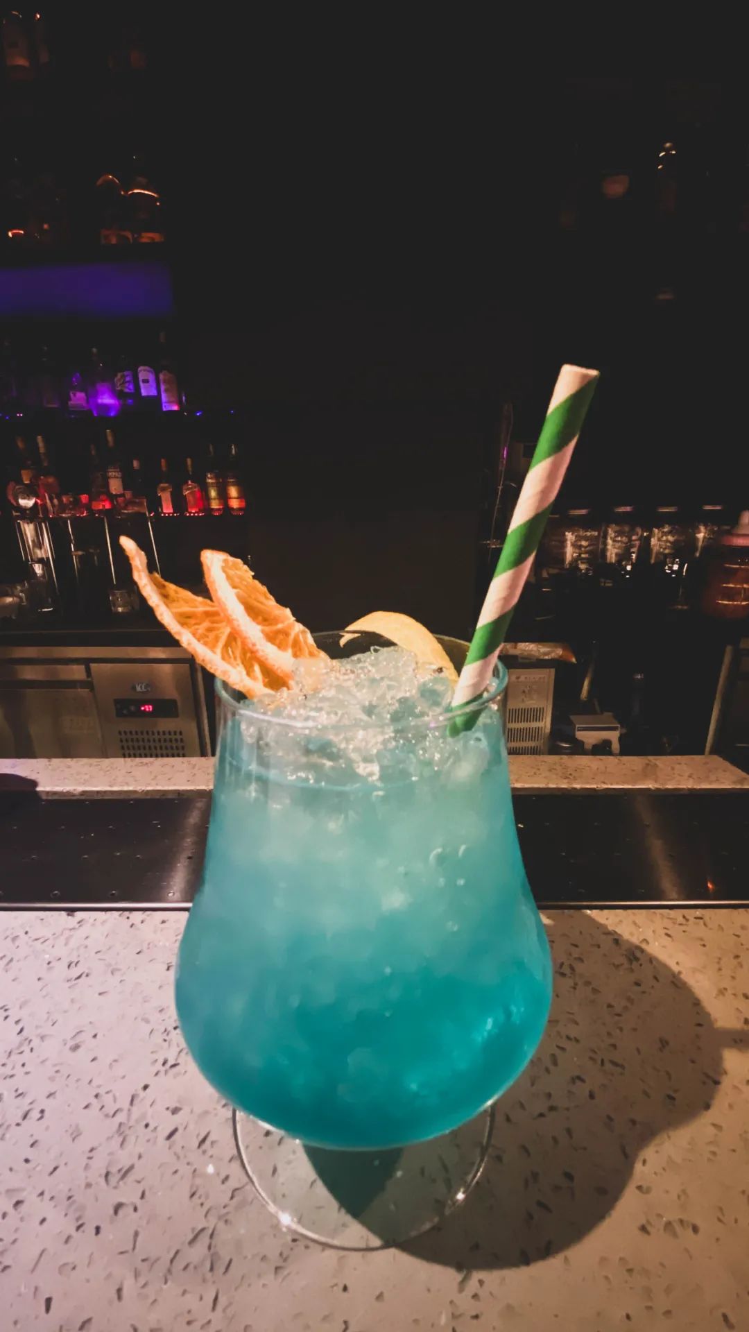 入胃让生活的琐碎在这个热气退却的夜晚暂时得到慰藉除了鸡尾酒&啤酒