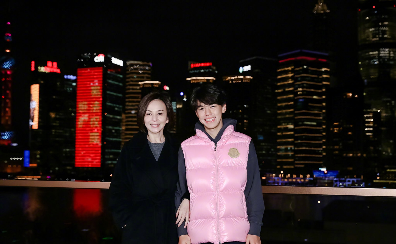 51岁王琳再谈恋爱16岁儿子撞脸王大陆择偶标准以儿子想法为主