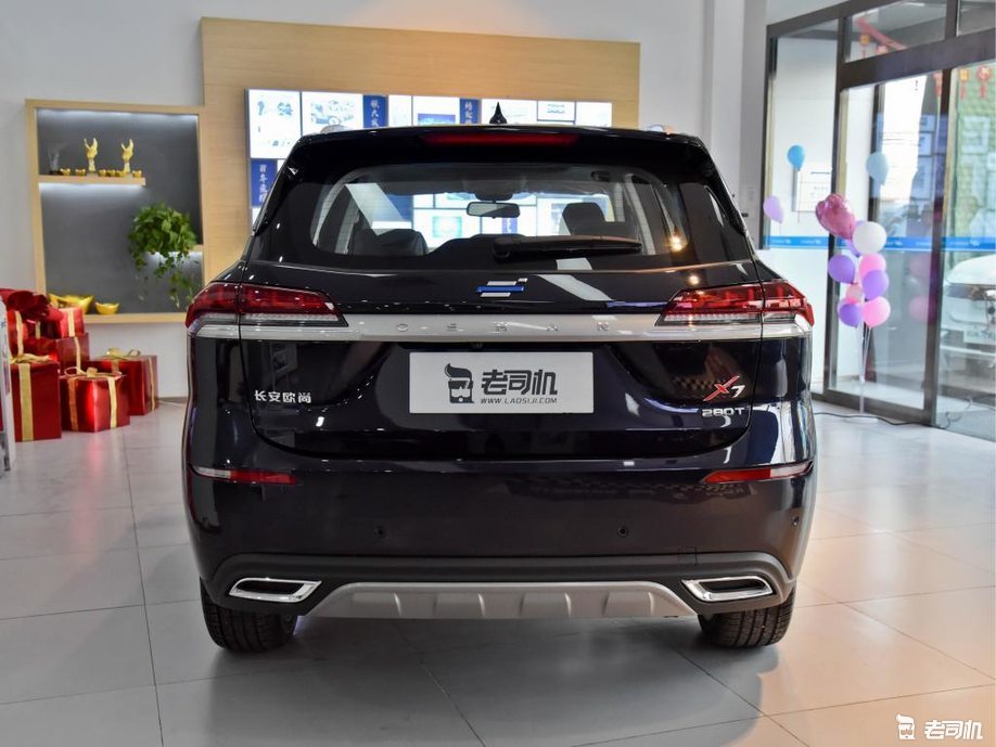 人脸识别黑科技 小哥带你看长安欧尚x7