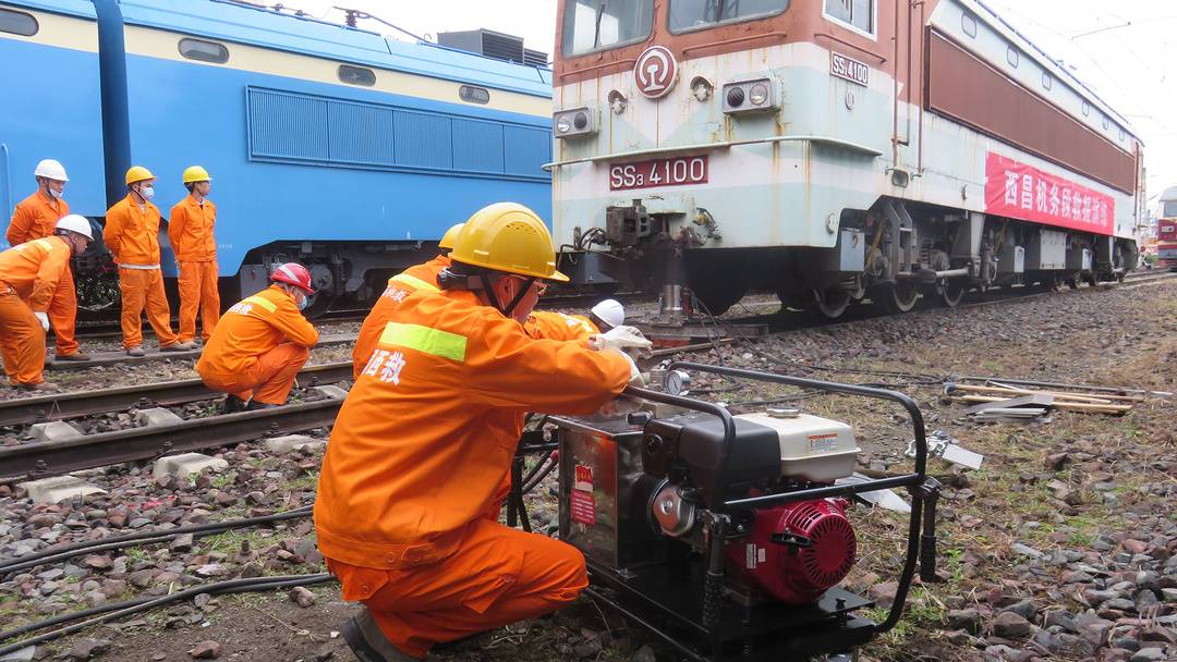 西昌机务段开展春运前综合救援演练|春运|机务段|西昌_新浪新闻