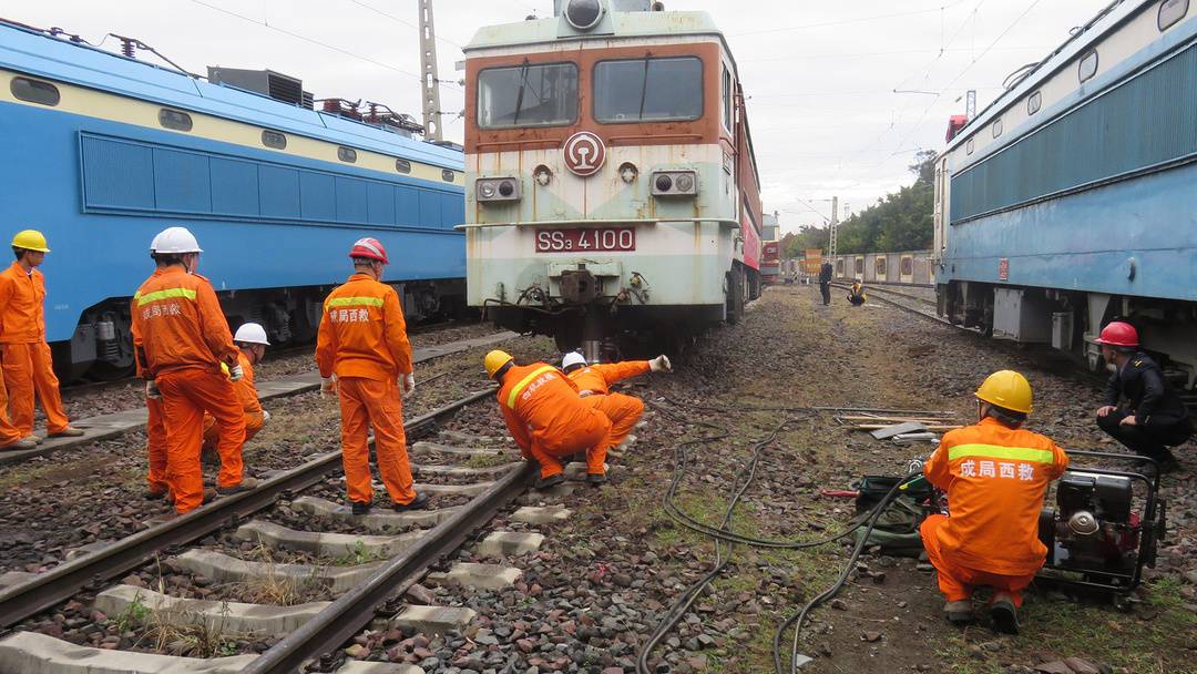 西昌机务段开展春运前综合救援演练|春运|机务段|西昌_新浪新闻