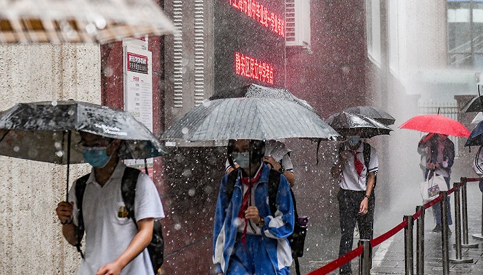 教育焦虑日益加重，委员建议取消民办初中“周周爽”考试｜聚焦上海两会