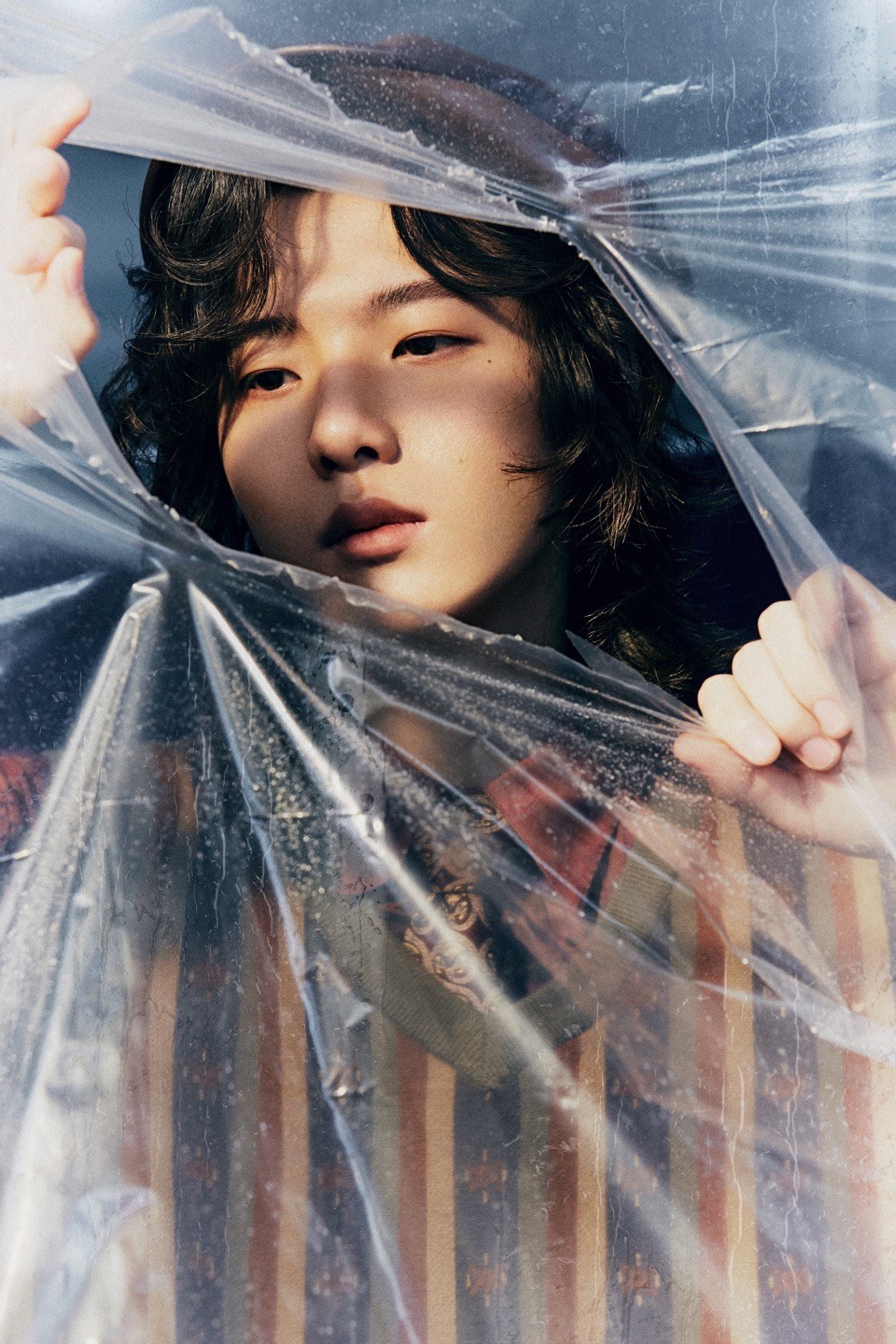 日系暖男即视感!《青春有你3》阿煜暖冬鱼缸大片