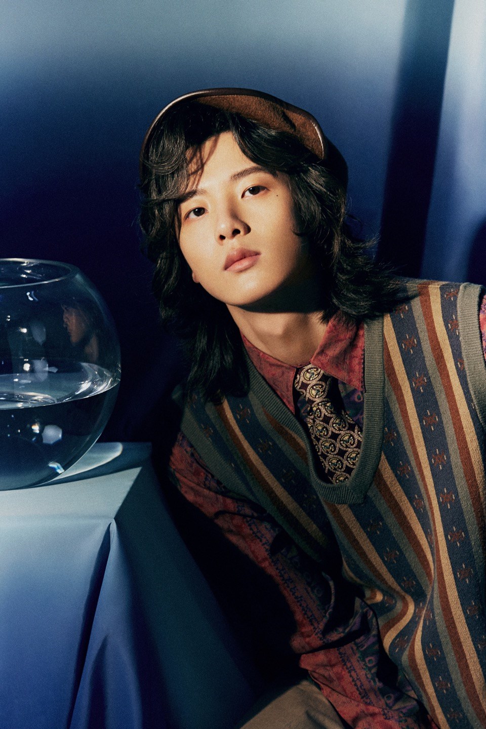 日系暖男即视感!《青春有你3》阿煜暖冬鱼缸大片