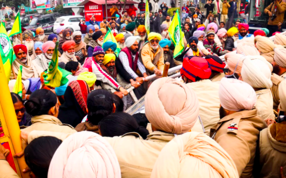 印度国庆日彻底乱套!数十万农民冲进首都新德里,引发大规模暴力抗议活动休闲区蓝鸢梦想 - Www.slyday.coM 印度国庆日彻底乱套!数十万农民冲进首都新德里,引发大规模暴力抗议活动休闲区蓝鸢梦想 - Www.slyday.coM