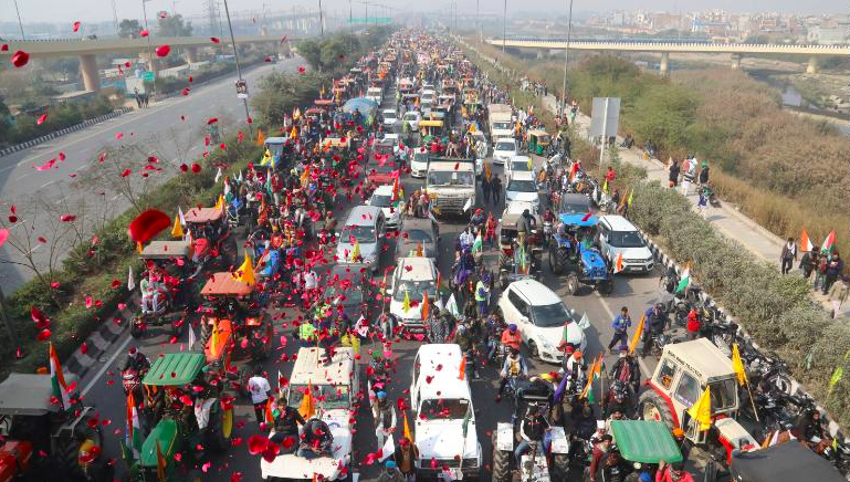 印度国庆日彻底乱套!数十万农民冲进首都新德里,引发大规模暴力抗议活动休闲区蓝鸢梦想 - Www.slyday.coM 印度国庆日彻底乱套!数十万农民冲进首都新德里,引发大规模暴力抗议活动休闲区蓝鸢梦想 - Www.slyday.coM