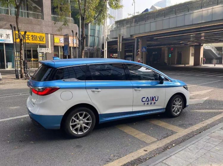 新款比亚迪e6现身深圳街头搭载刀片电池宋max相同设计