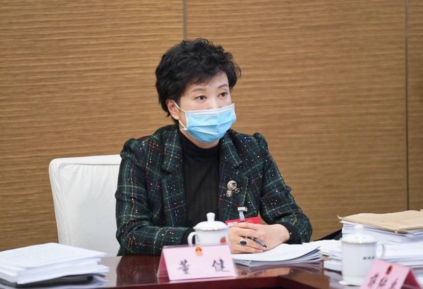 东方网记者程琦,汪伟秋1月27日报道:网络时代,只要有一台电脑,有一个