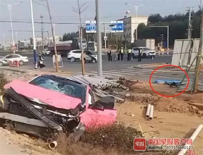 广西一女子开奔驰车撞飞摩托车，骑手当场身亡！休闲区蓝鸢梦想 - Www.slyday.coM