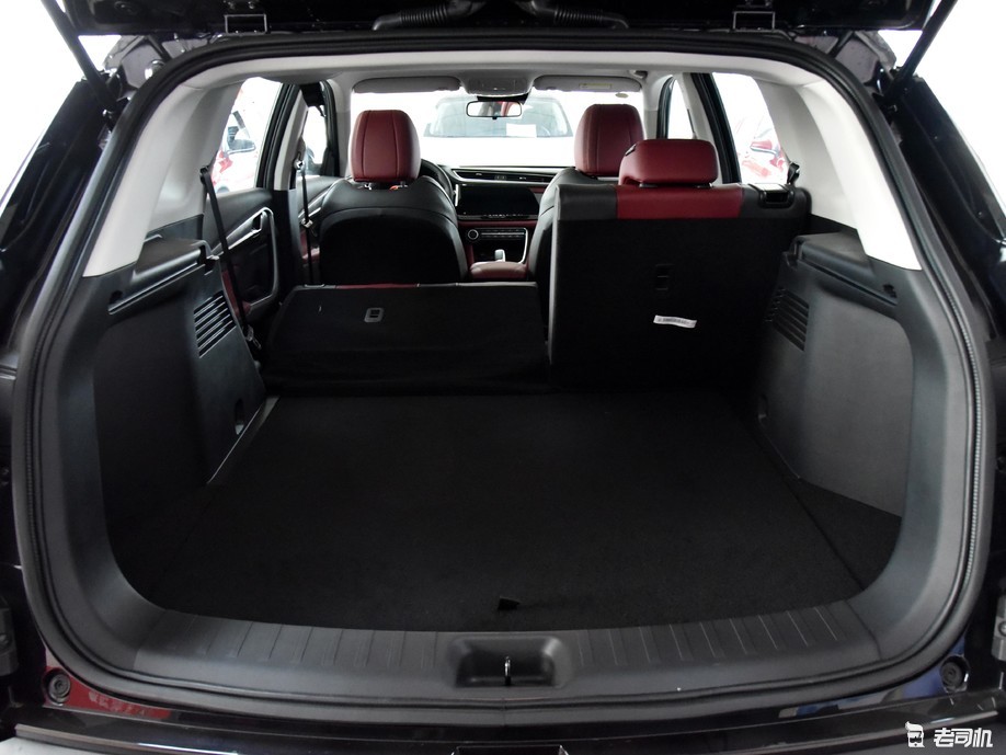 超大后备厢装载无压力小哥带你看东风风神ax7