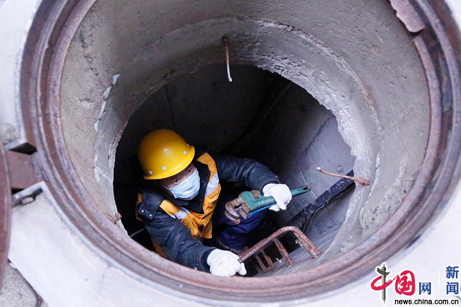 【新春走基层】探访铁路"马里奥"的井下生活