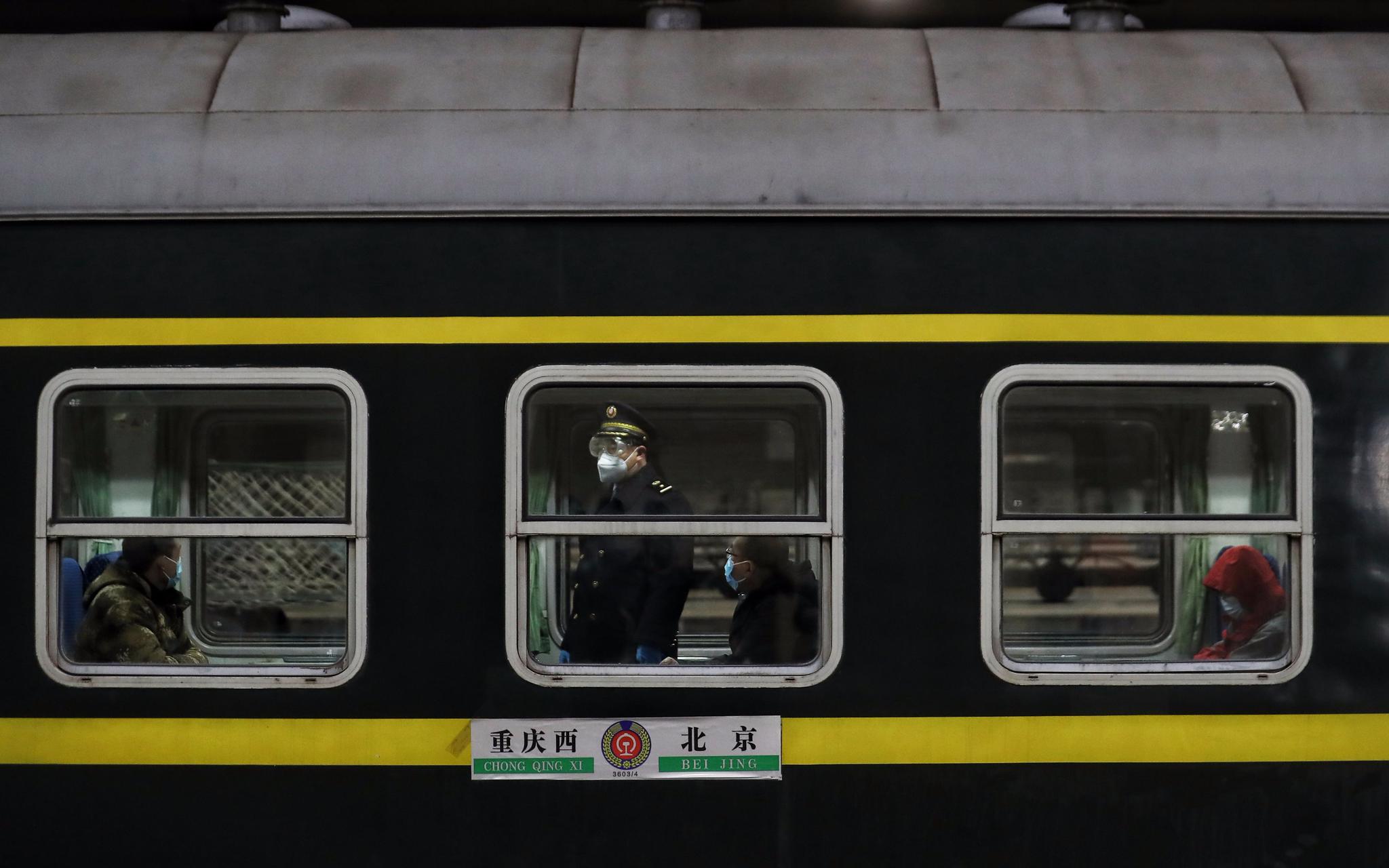 今天0点48分,春运首班临客从北京站发车。新京报记者 王贵彬 摄
