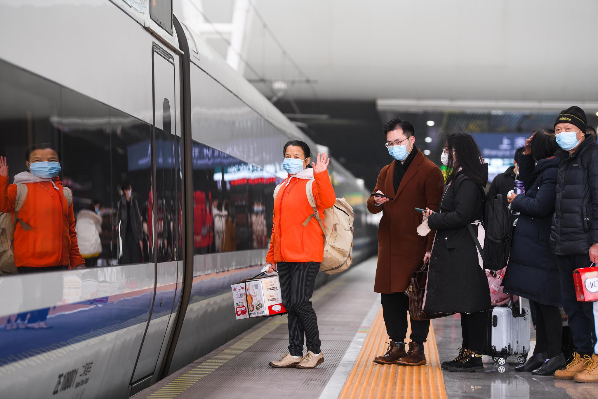 他们带着乡愁踏上了回家的路,快来看2021春运的模样(多图 视频)