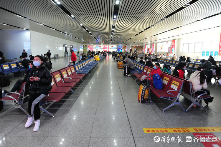 2021年春运大幕开启后镜头下的济南火车站