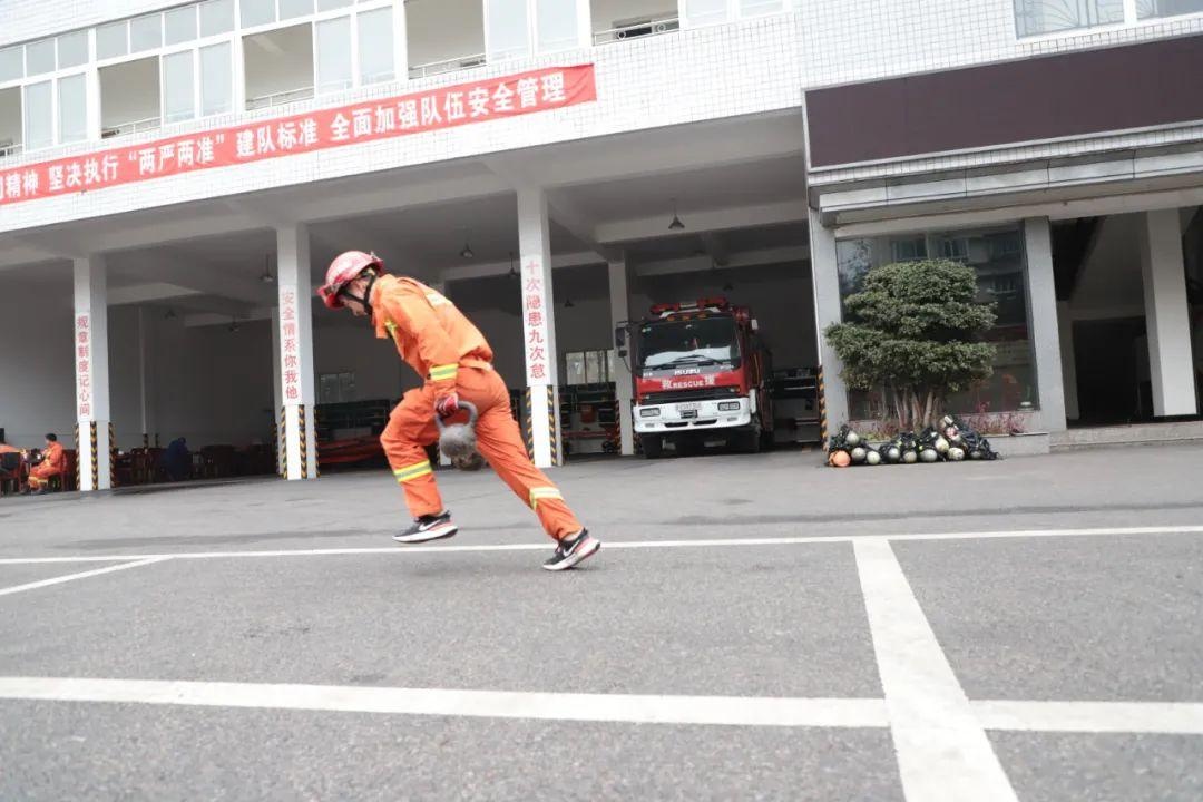 鸣枪开跑热情不减丨泸州市消防救援支队开展全员岗位练兵考核