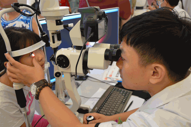 新年配新镜新视界奥马视光送您现金大红包了