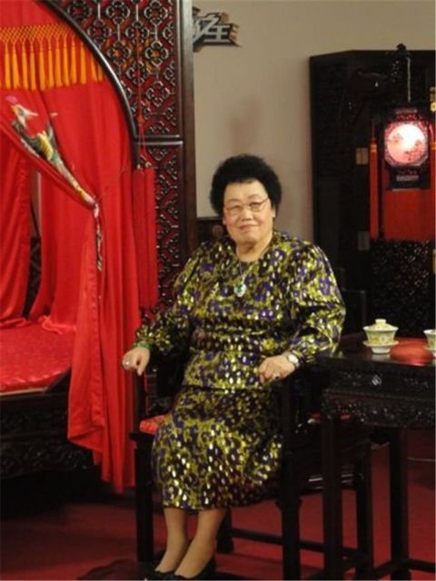 陈丽华尽管穿的很年轻但80岁就是老太婆了唐僧还像个中年人