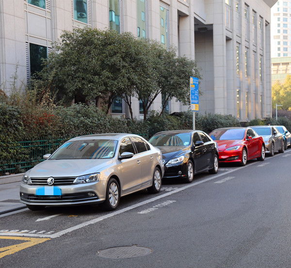 根据相关通知,今年春节假期,甬城泊车收费泊位和剩余少量咪表泊位将
