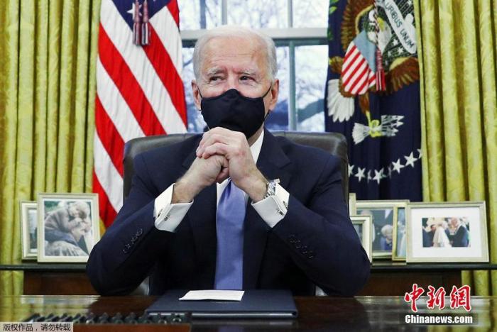 中国新闻网|美总统拜登签署行政令 拟扩大奥巴马健保注册人数