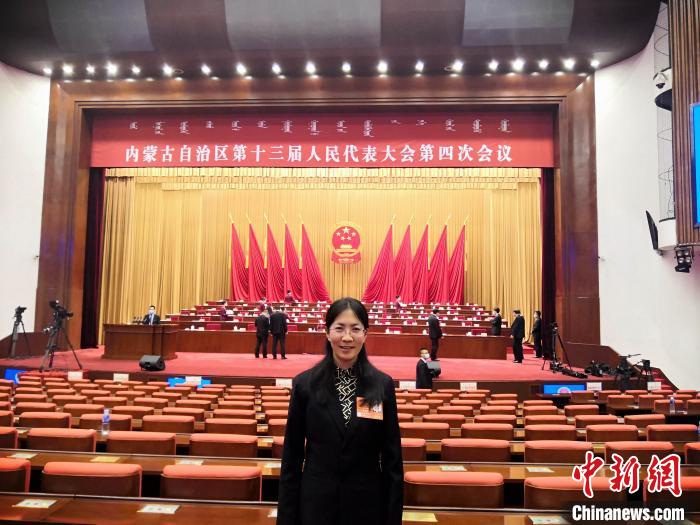 内蒙古女人大代表返乡创业 用"锁阳猪"闯出新天地