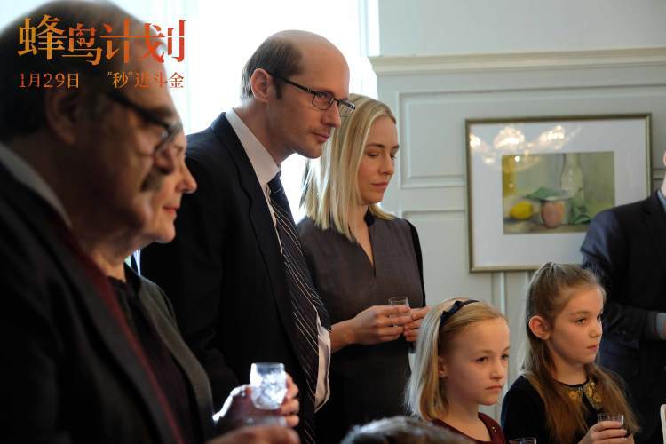 蜂鸟计划今日上映卷西携e大秀浴袍舞技