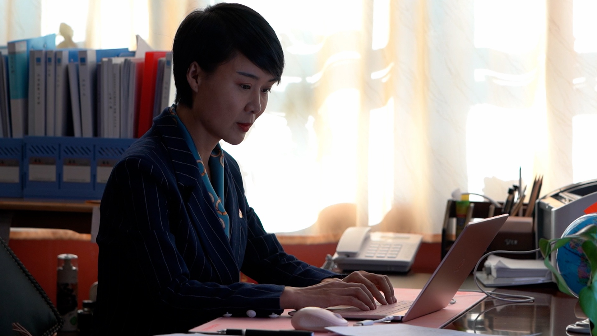 "策马女副县长"走红后的隐忧与机遇|新疆|昭苏_新浪新闻