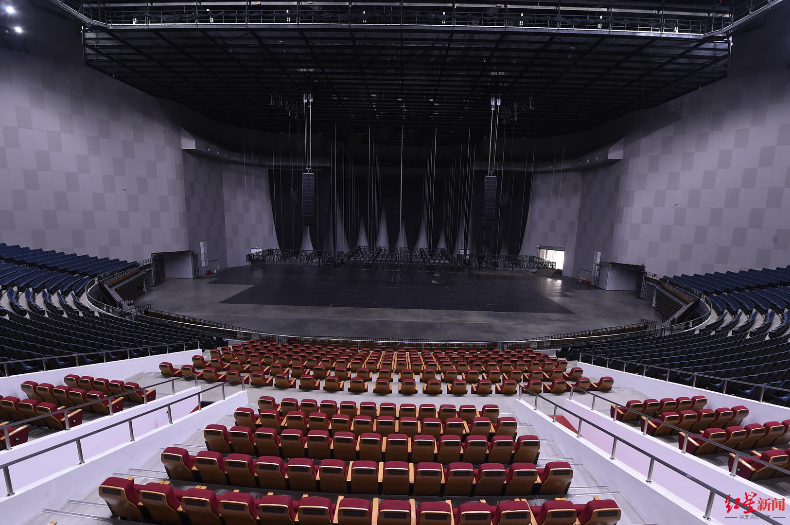 英雄联盟两次在五粮液成都金融城演艺中心举行!凭什么?