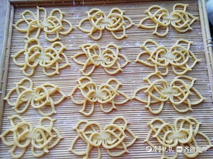 情报站喜庆节日的必备美食日照壹粉制作翻花爪好看又好吃