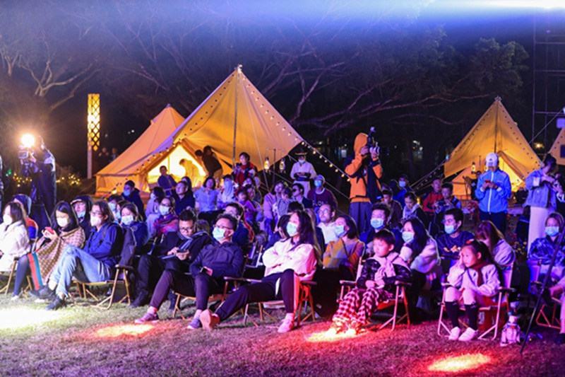 三亚市天涯海角举办跨年迎新派对用诗和远方迎接2021年