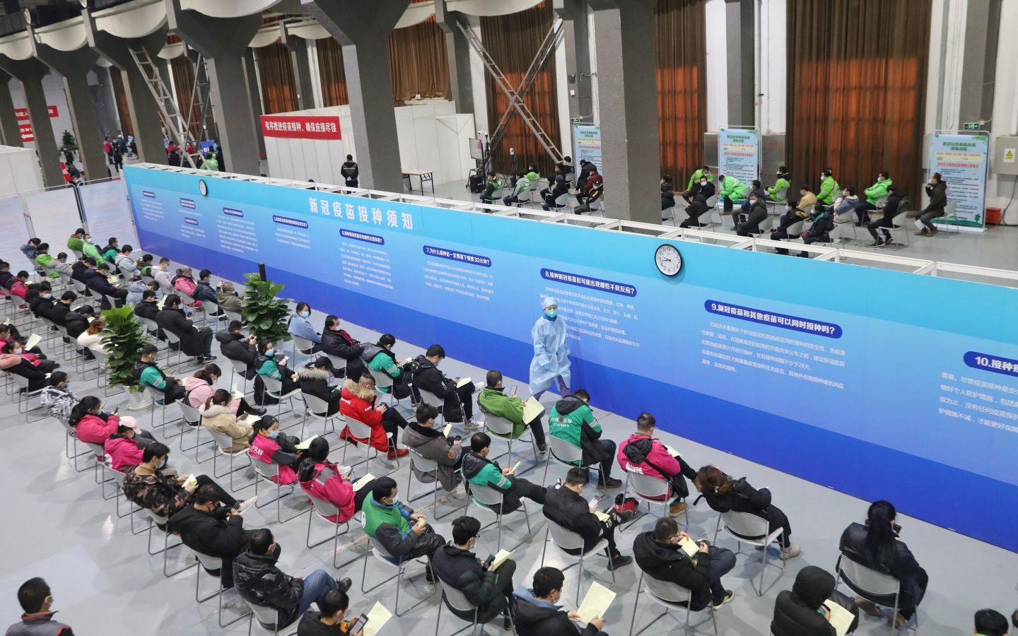 On January 2, 2021, at the Chaoyang Planning Art Museum, medical staff in the observation area will inspect for sick people Photo / Beijing News reporter Wang Fei