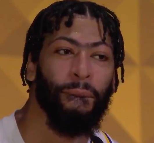 浓眉笑谈表情包意外走红超级有趣