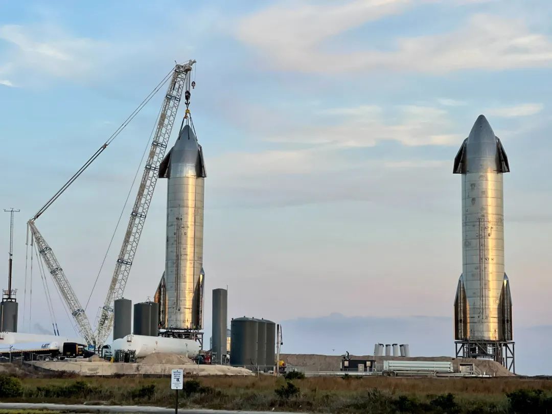 科幻爆了spacex星舰基地上演sn9与sn10双舰同框