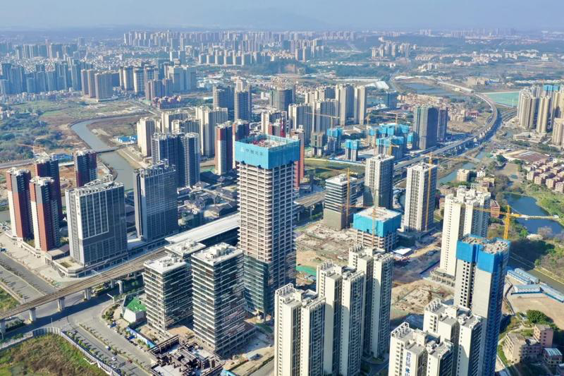 佛山双子星城180米东塔封顶,刷新三水城市高度