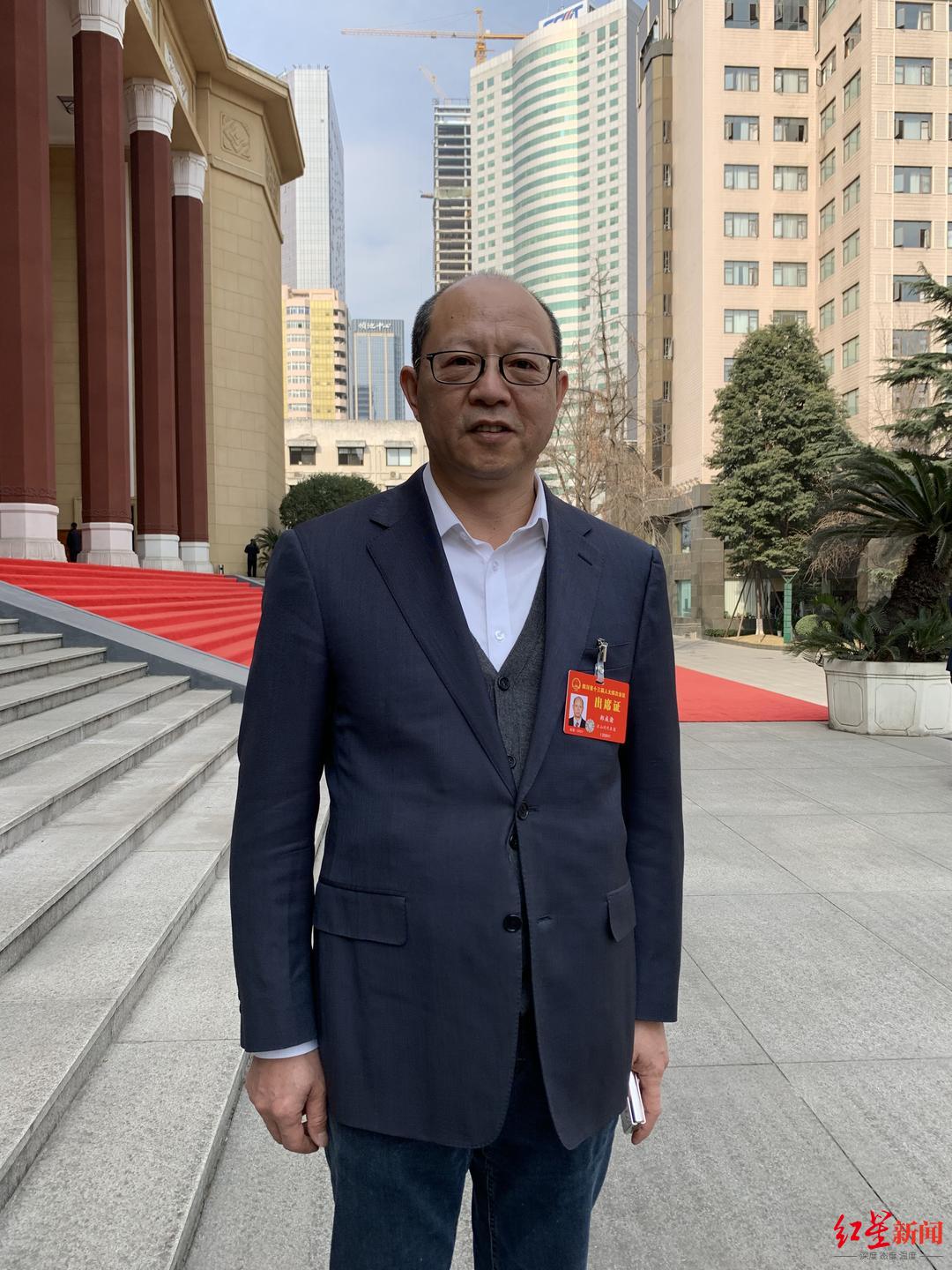 省人大代表郑成渝数字经济创新发展今年来成都用ar看大运会