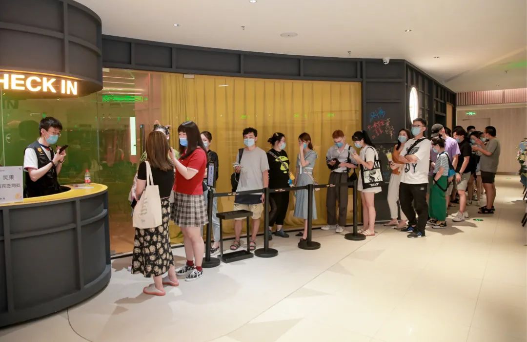 被李诞低估的公司CEO：很多人没看过脱口秀，这就是市场机会休闲区蓝鸢梦想 - Www.slyday.coM