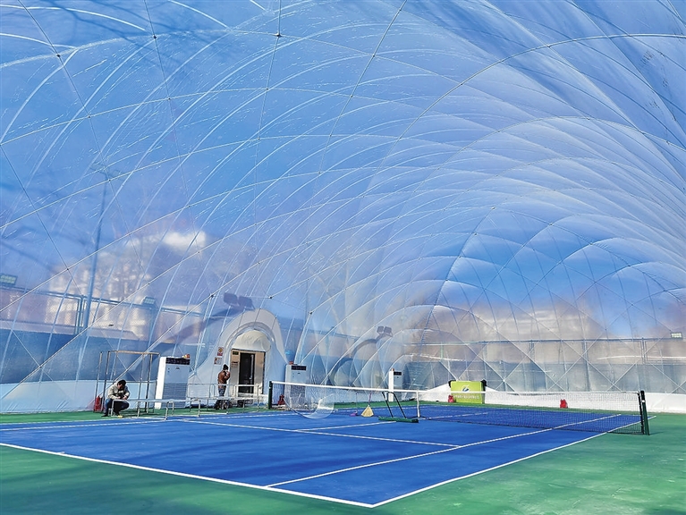 全透明气膜体育馆建成 不久将向公众开放